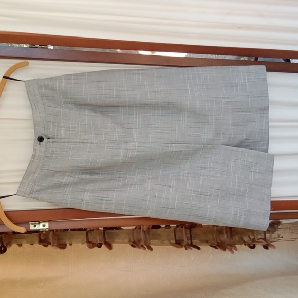 PRICE DROP.  2 piece Blazer/Straight Skirt. Size 5/6. Grey/white plaid - Picture 7 of 9